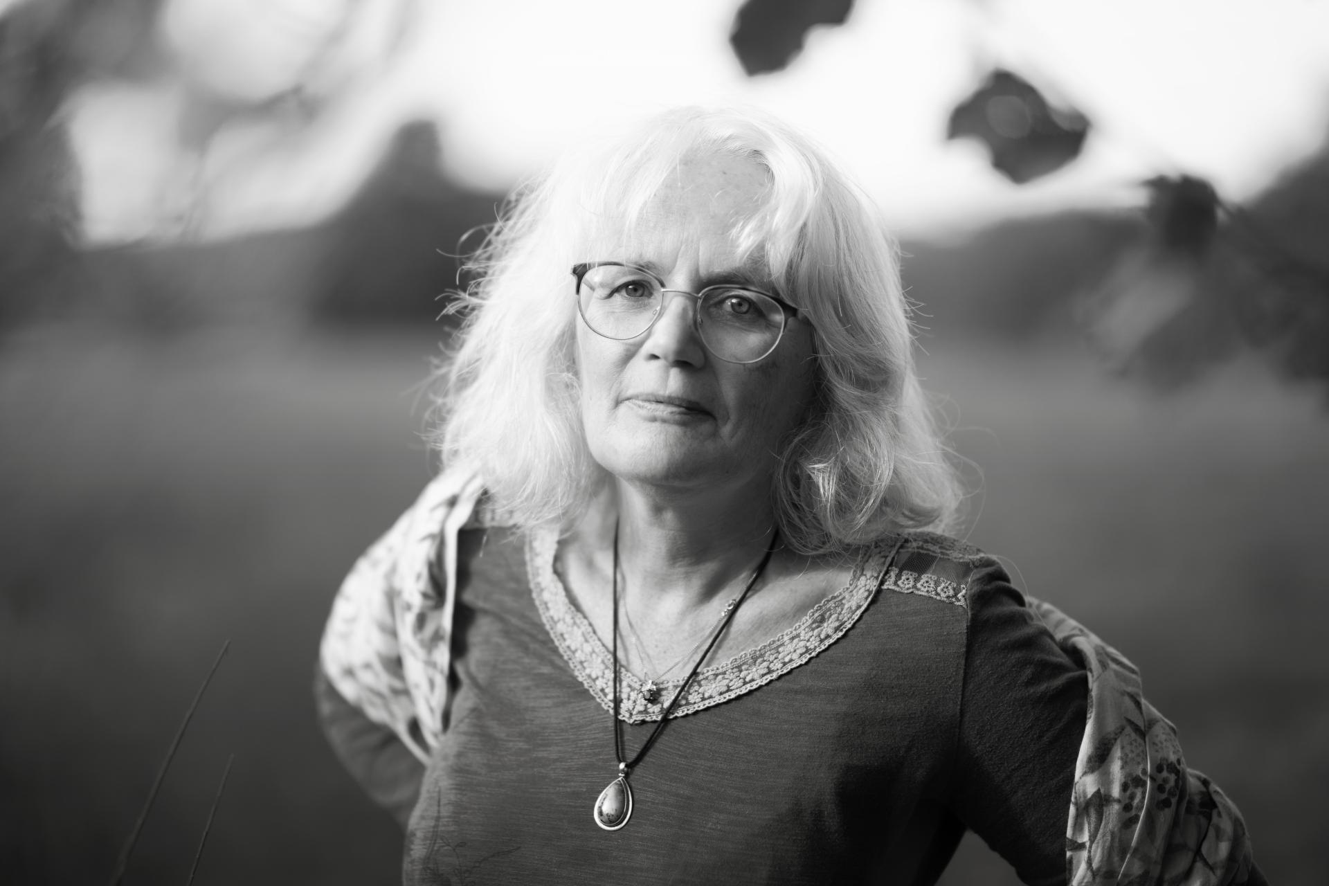 Portrait noir et blanc de Marianne Quiquandon